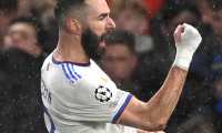 London (United Kingdom), 06/04/2022.- Real Madrid's Karim Benzema celebrates after scoring the 1-0 lead during the UEFA Champions League quarter final, first leg soccer match between Chelsea FC and Real Madrid in London, Britain, 06 April 2022. (Liga de Campeones, Reino Unido, Londres) EFE/EPA/NEIL HALL