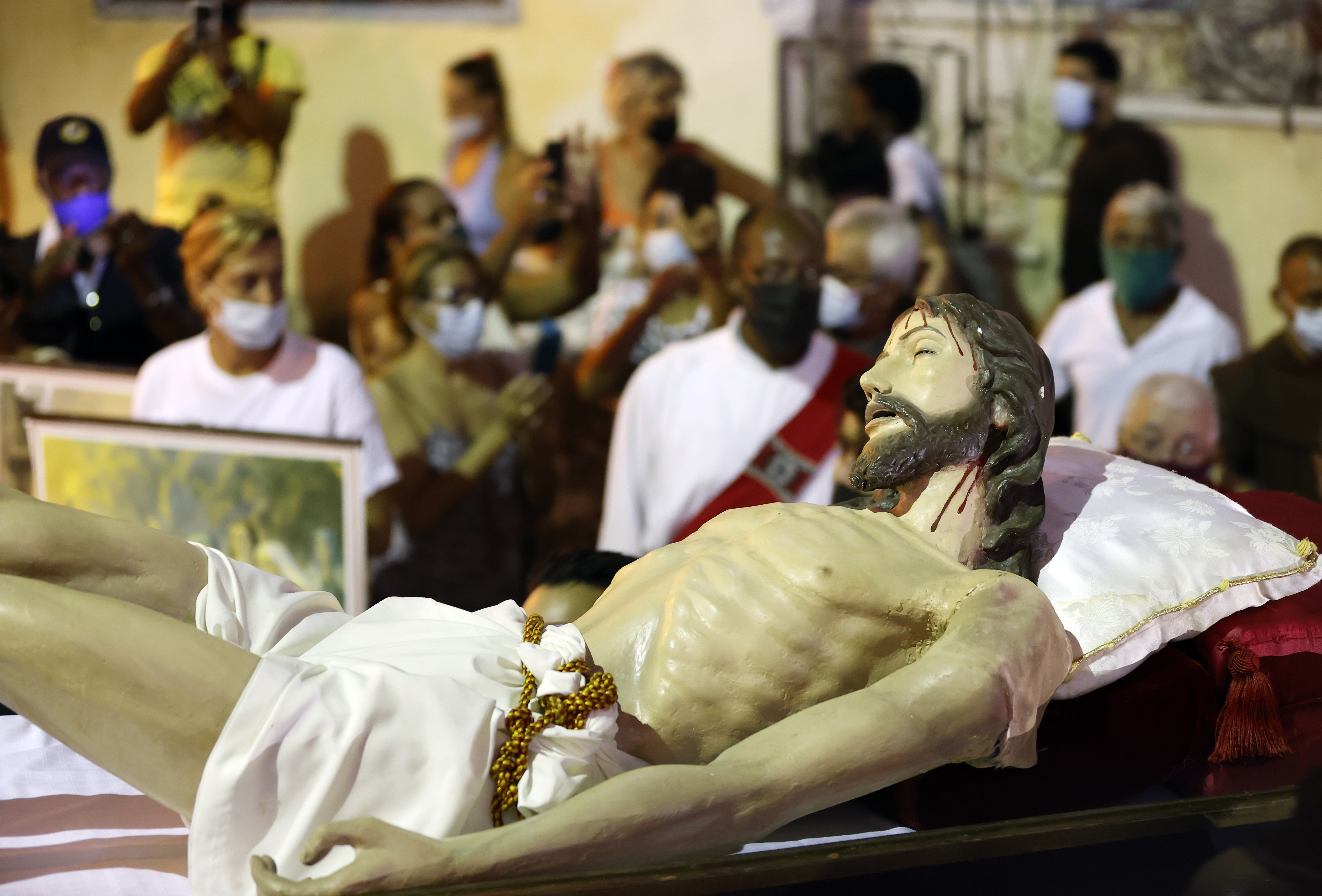 Las procesiones son algunos de los principales atractivos de la Semana Santa. Fotografía: EFE. 