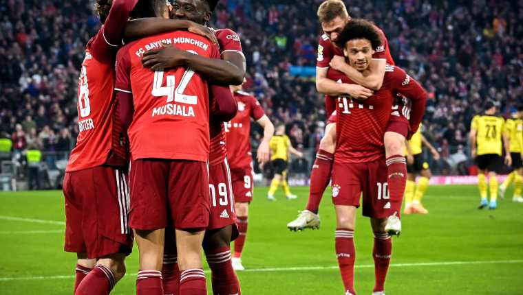 El Bayern celebra su décima Bundesliga seguida. Foto Prensa Libre (EFE)