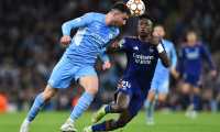 Manchester (United Kingdom), 26/04/2022.- Manchester City's Aymeric Laporte (L) in action against Real Madrid's Vinicius Junior (R) during the UEFA Champions League semi final, first leg soccer match between Manchester City and Real Madrid in Manchester, Britain, 26 April 2022. (Liga de Campeones, Reino Unido) EFE/EPA/PETER POWELL