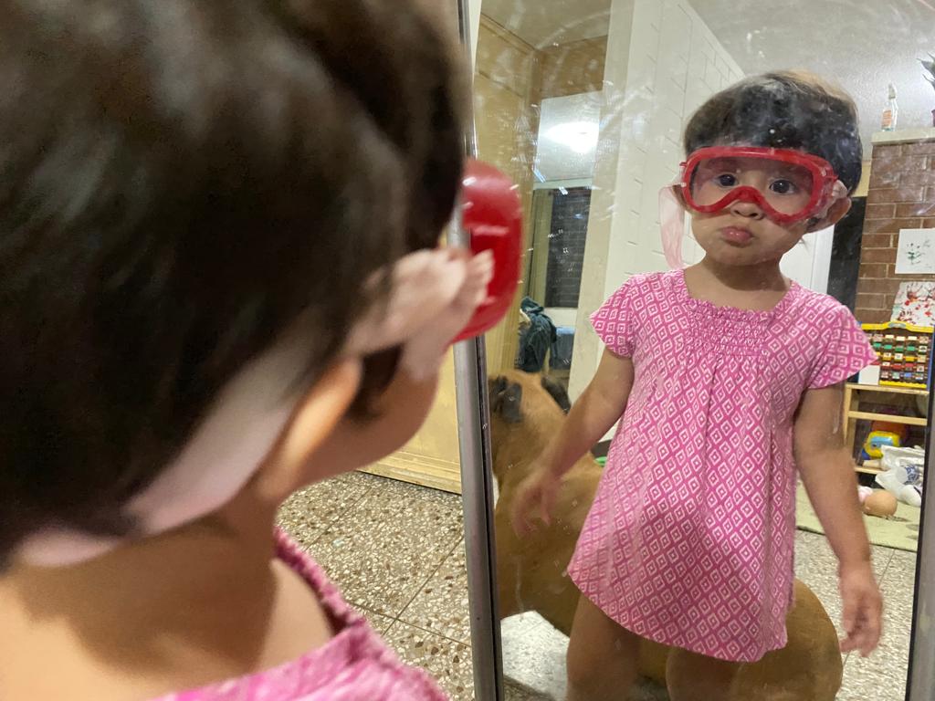 Valentina lucha por su vida en un hospital privado a donde fue llevada por problemas causados tras haber padecido covid-19. (Foto Prensa Libre: Cortesía)