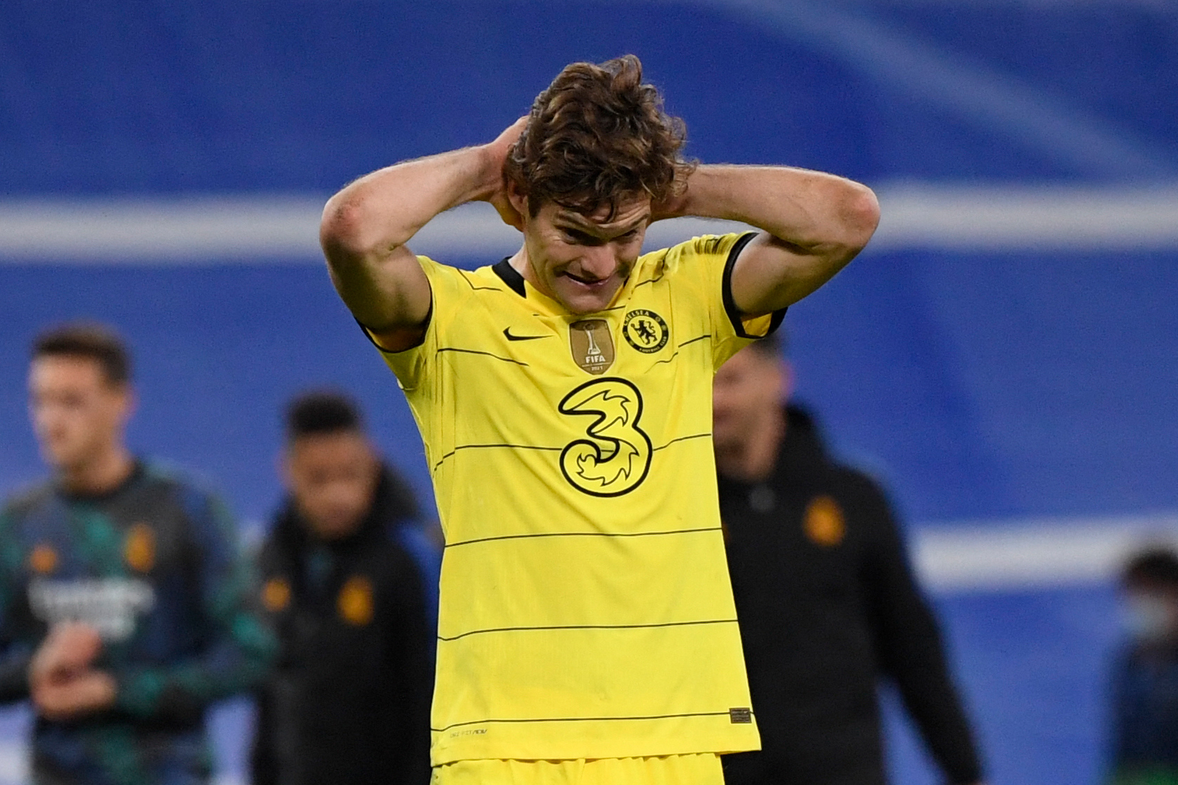 Marcos Alonso lamentó el gol que le anularon en el Bernabéu. (Foto Prensa Libre: AFP)