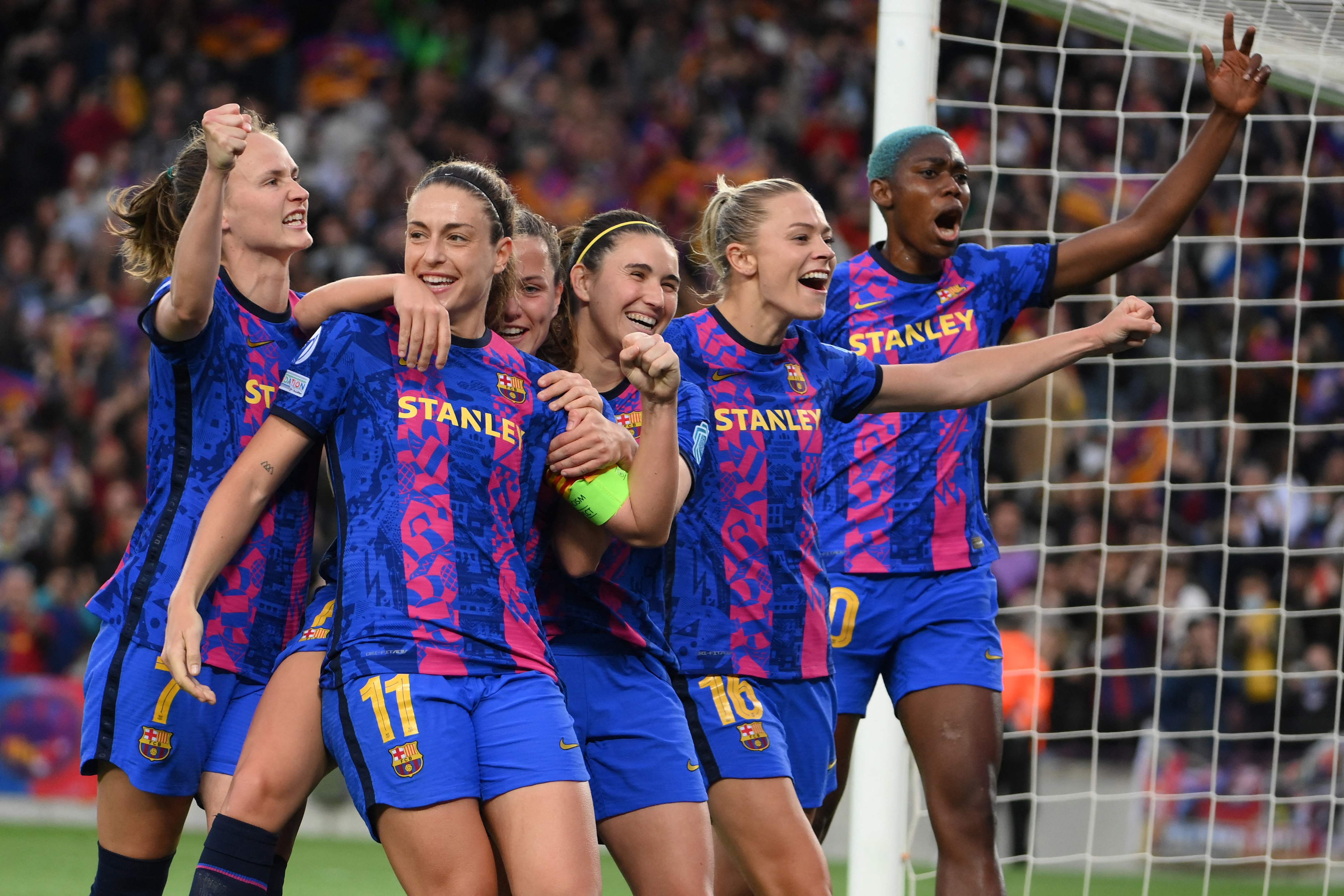 Las jugadoras del Barcelona celebran frente al Wolfsburgo. (Foto Prensa Libre: AFP)