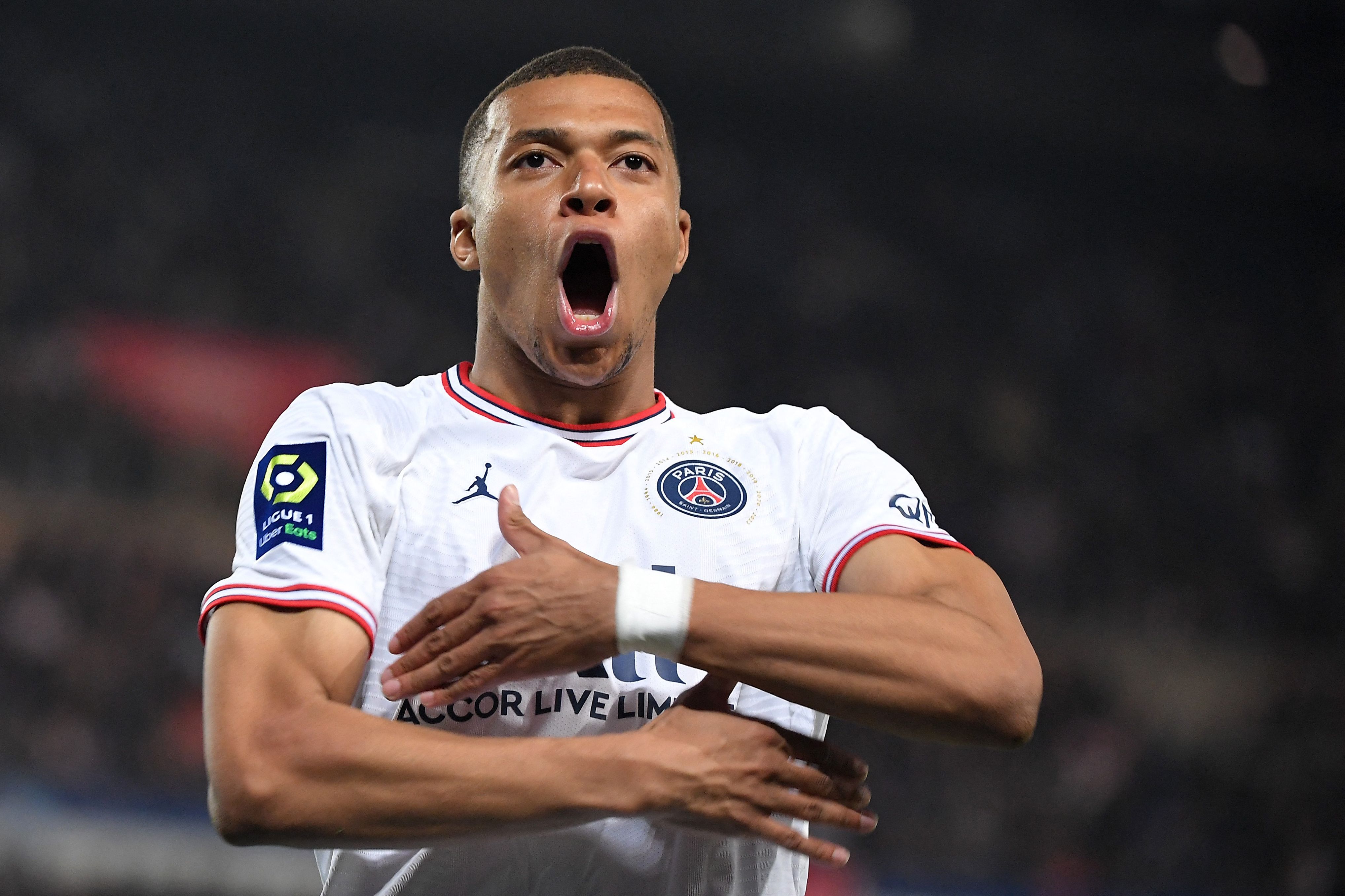 Kylian Mbappé dará a conocer su decisión sobre su futuro el domingo próximo. (Foto Prensa Libre: AFP).