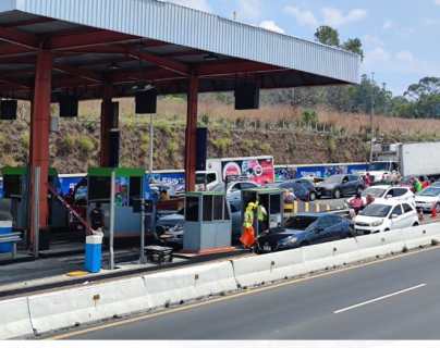 Afluencia de vehículos en la Autopista Palín-Escuintla comienza a incrementarse por feriado largo