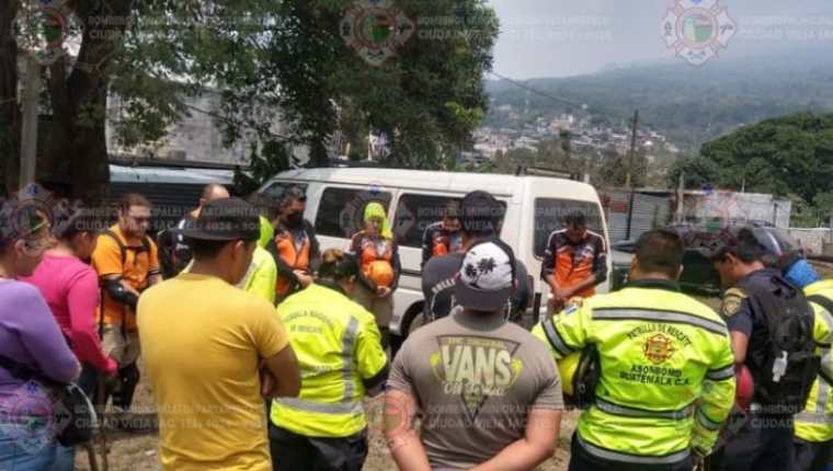 Brigadas de rescate se organizan para buscar a Dilan Esteban Martín Cárdenas. (Foto Prensa Libre: @BMunicipalesCV)
