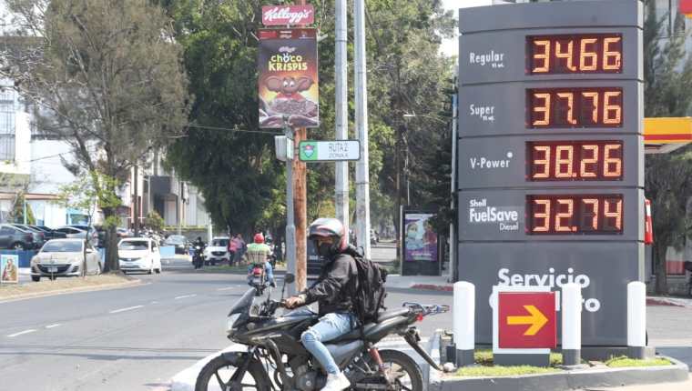 Los combustibles siguen al alza, el MEM  la SAT explican diferentes efectos del subsidio. (Foto, Prensa Libre: Hemeroteca PL).