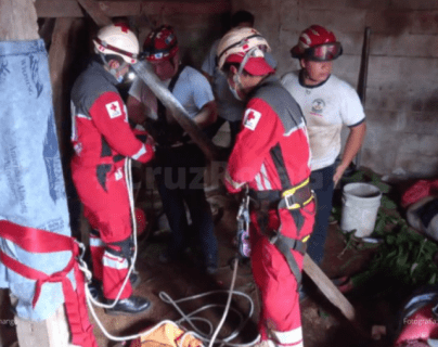 Dos personas fallecieron cayendo en un pozo que estaba limpiando en Coatepeque, Quetzaltenango