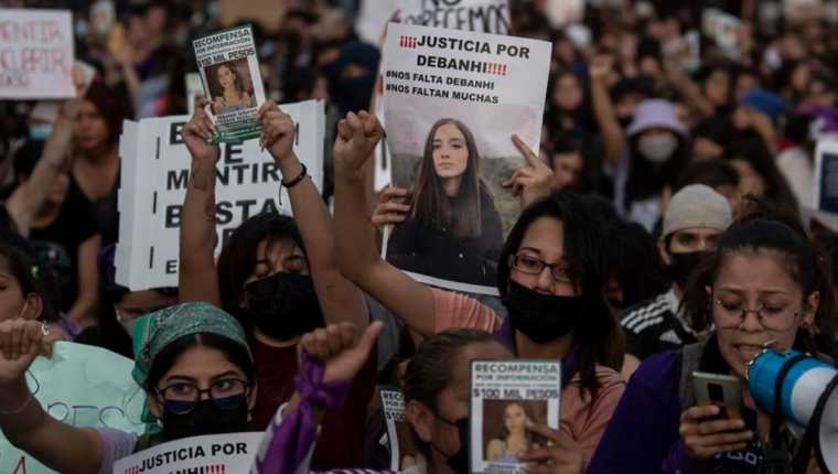 El caso de la estudiante hallada muerta en una cisterna ha causado varias manifestaciones contra la violencia en México. (Foto Prensa Libre: EFE)