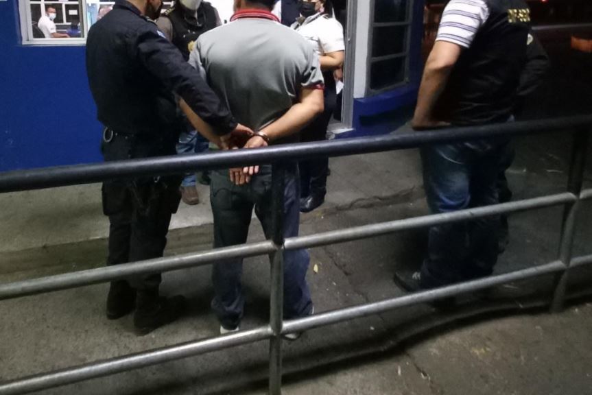 El salvadoreño Erick Florentino Castro Vásquez fue expulsado de Guatemala señalado de varios delitos. (Foto Prensa Libre: PNC)