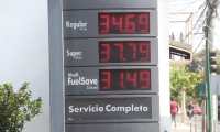 Las estaciones de servicio aplicaron el subsidio al galón de gasolina regular y diésel, según el MEM. (Foto Prensa Libre: Érick Ávila)