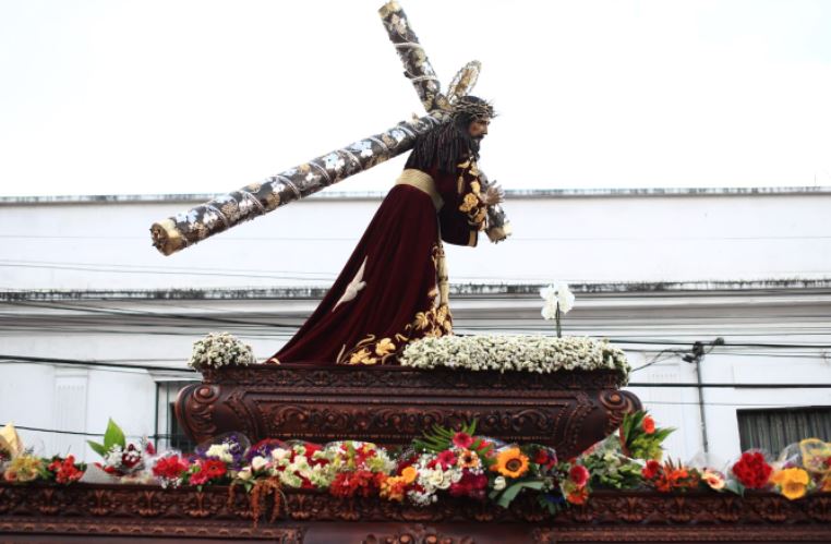 En imágenes: Jesús de La Merced en procesión de La Reseña recorre la capital en medio de muestras de devoción