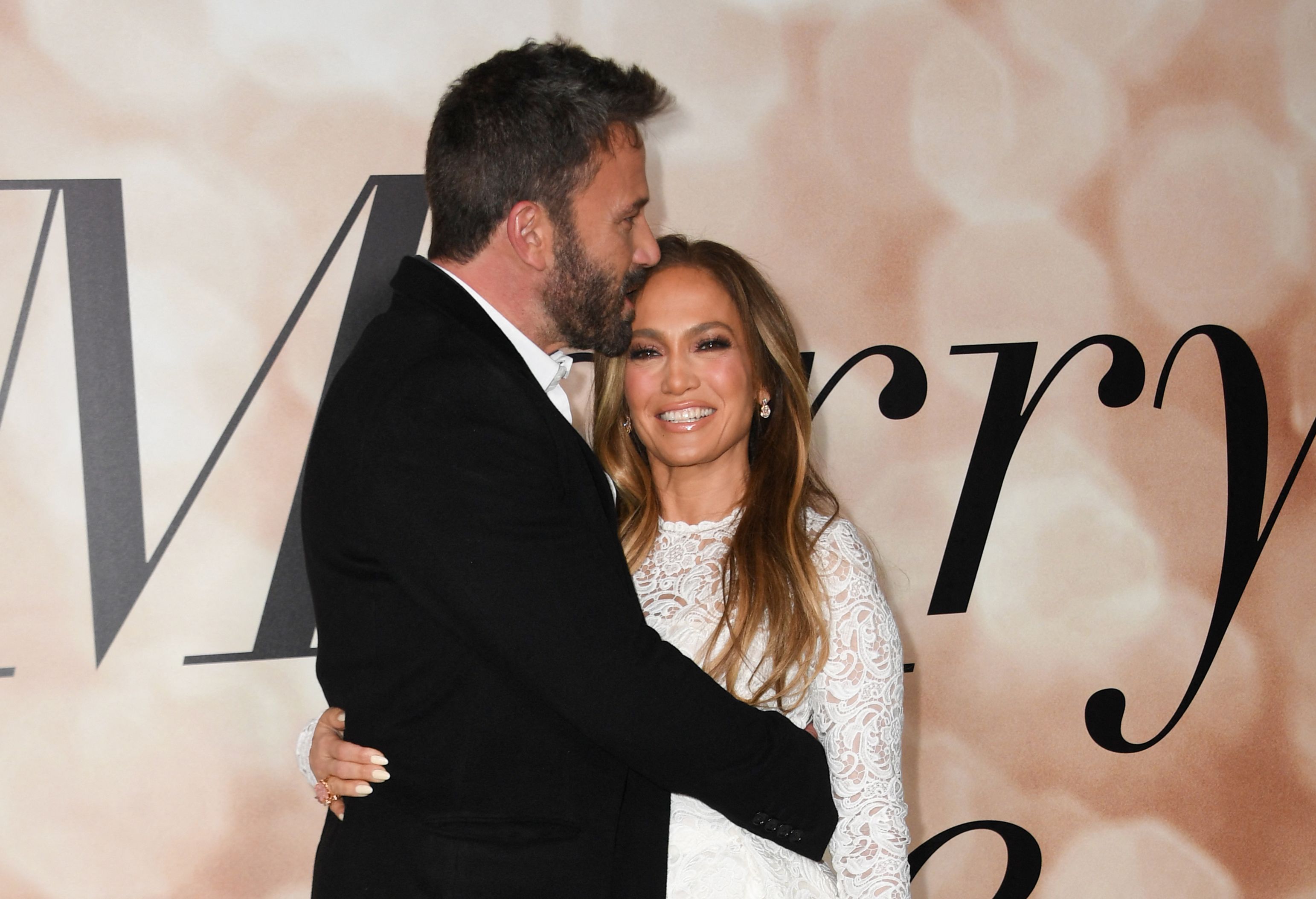 Ben Affleck y Jennifer López se comprometieron por segunda vez, según anunció la cantante. (Foto Prensa Libre: VALERIE MACON / AFP).