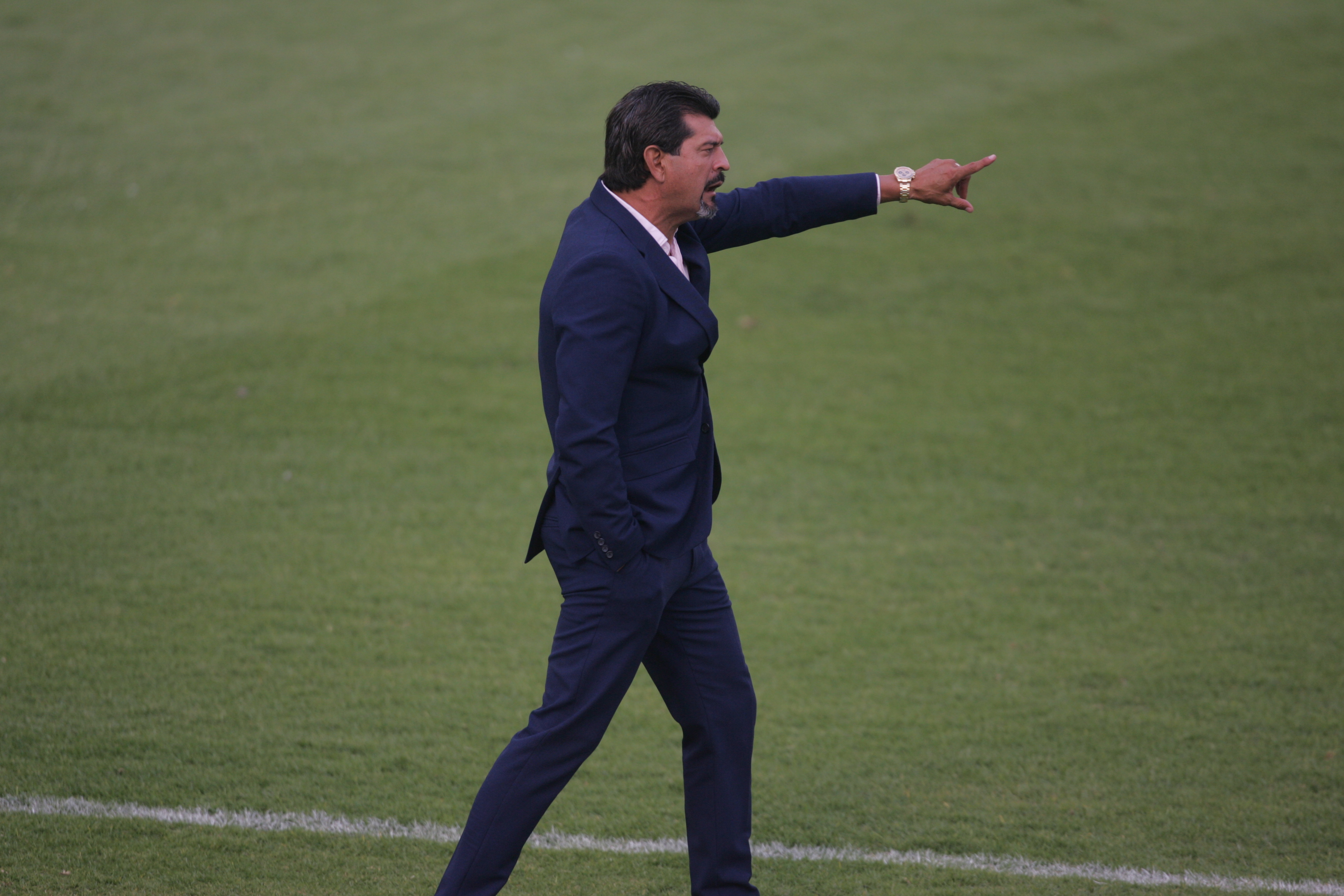 José Cardozo: “Me llama la atención que en Guatemala ganas un clásico y en el otro te están pidiendo que salgas”.