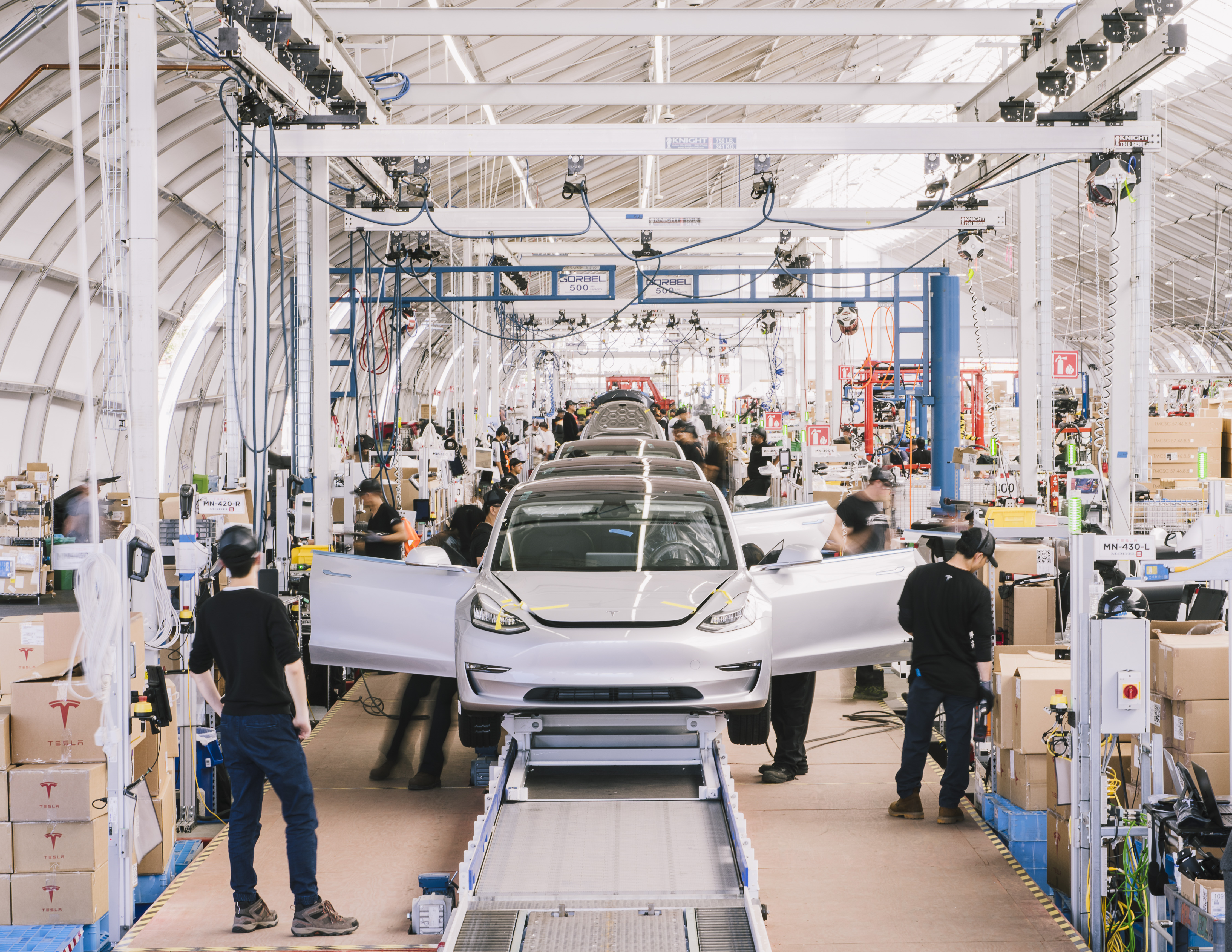 La línea de ensamblaje en una fábrica de Tesla en Fremont, California, el 28 de junio 2018. (Justin Kaneps/The New York Times)