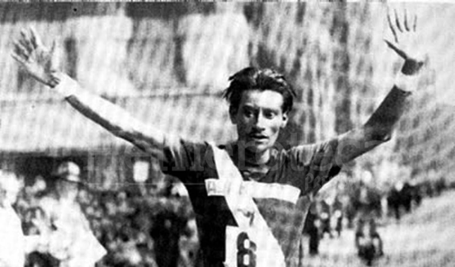 Doroteo Guamuch sorprendió al mundo al ganar en 1952 la maratón de Boston, levantando el nombre de Guatemala en el campo del deporte. (Foto Prensa Libre: Hemeroteca PL)