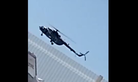 Video: el momento en que un helicóptero de la Marina mexicana se desploma cerca de aeropuerto