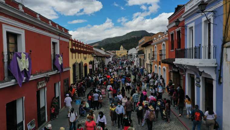 Antigua Guatemala, así como las playas del Pacífico, son algunos de los destinos más visitados durante la Semana Santa. (Foto, Prensa Libre: María José Bonilla). 