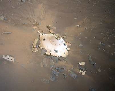 Imágenes: Estos son los restos de una nave espacial que la NASA descubrió en la superficie de Marte