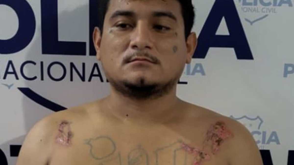 “Comenzó a quemarse los tatuajes”: La acción de un pandillero salvadoreño para evitar ser capturado