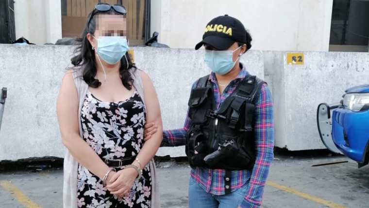 Elizabeth Morales Rivera, subsecretaria de la Sesán, fue detenida en la carretera a El Salvador. (Foto Prensa Libre: PNC)