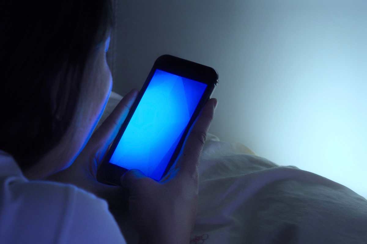 Luz azul en las pantallas: 5 puntos para comprender mejor su efecto en las personas
