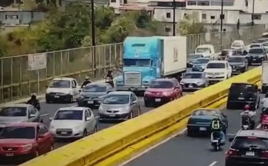 Qué se sabe del hombre que perdió la vida al lanzarse del puente El Incienso