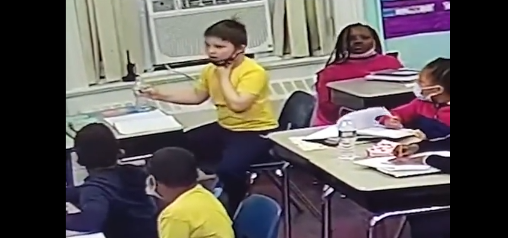 Vídeo: Así salvó una maestra de Nueva Jersey a un alumno de ahogarse mientras estaba en clase