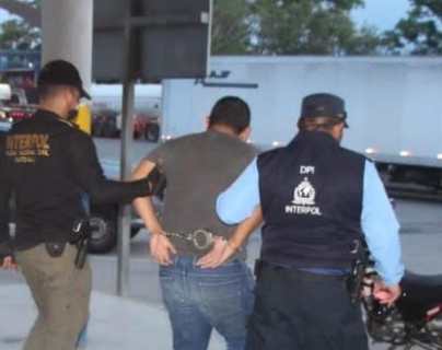 Honduras entrega a Guatemala a supuesto integrante de la banda criminal “Renacer 502”, sindicado de tráfico de personas 