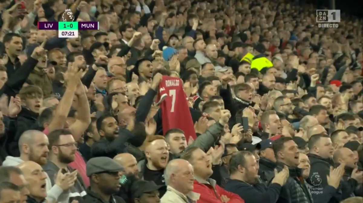 Anfield envía su cariño a Cristiano Ronaldo: aficionados aplauden en el minuto 7 y  cantan ‘You’ll Nerver Walk Alone’ por la muerte del hijo del portugués