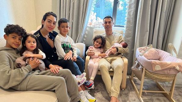 Cristiano Ronaldo y Georgina Rodríguez presentan a su hija recién nacida con una foto familiar y un mensaje conmovedor