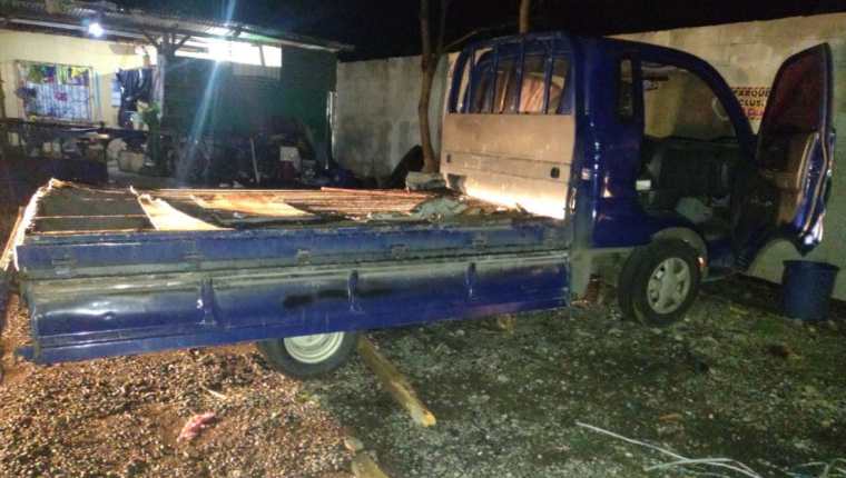 Camión que tenía ocultos 30 paquetes de cocaína. El vehículo había sido abandonado en un parqueo público en Coatepeque, Quetzaltenango. (Foto Prensa Libre: MP)