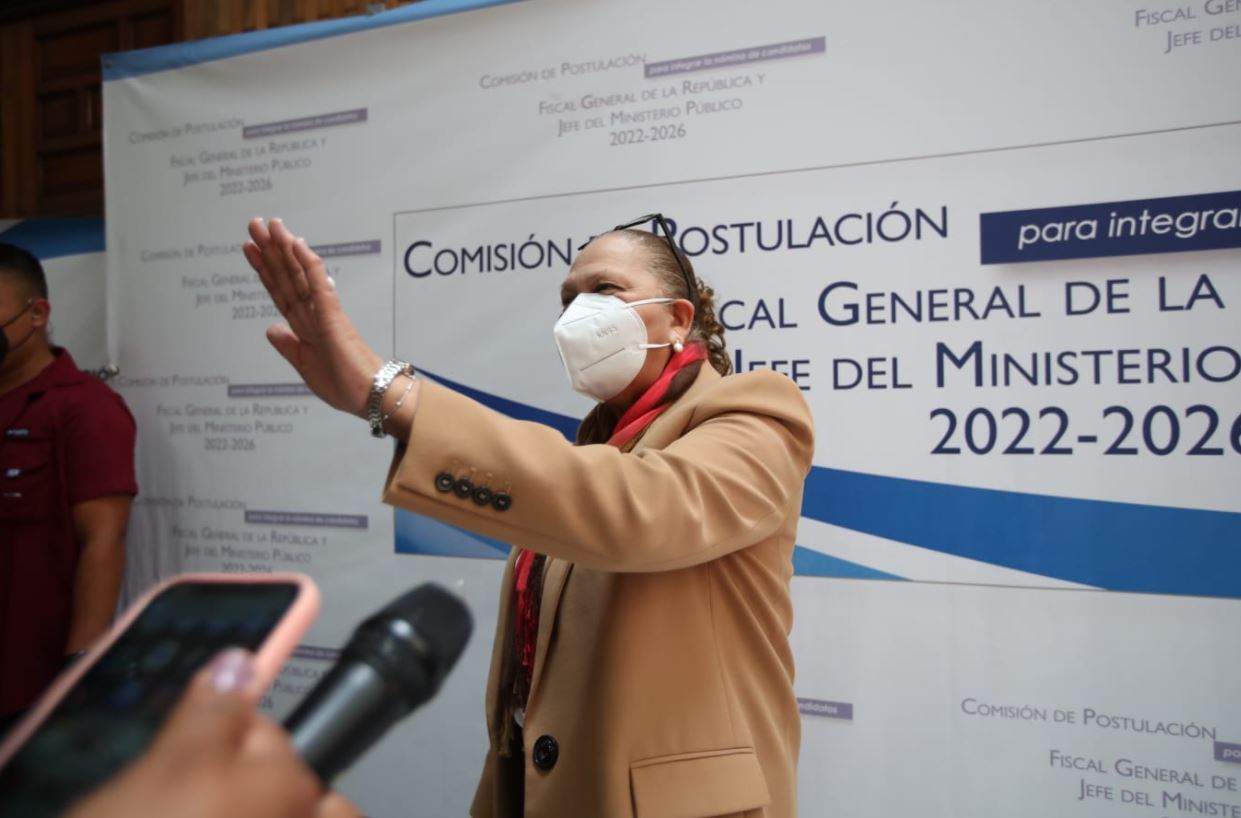 La Fiscal General, Consuelo Porras, acudió a la fase de entrevista de la Comisión de Postulación a jefe del MP y fue abordada por periodistas. (Foto Prensa Libre: Hemeroteca)