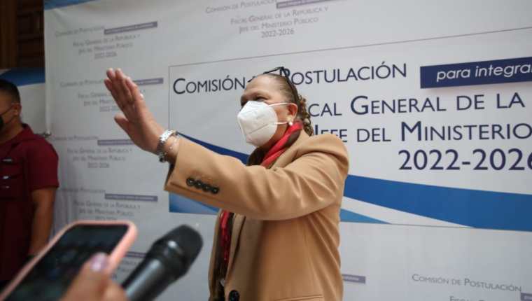 La Fiscal General, Consuelo Porras, acudió a la fase de entrevista de la Comisión de Postulación a jefe del MP y fue abordada por periodistas. (Foto Prensa Libre: Hemeroteca)