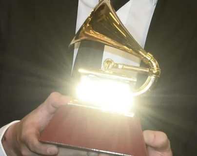 Premios Grammy 2022: La pequeña comunidad latina que ganó (y el premio que no logró Ricardo Arjona)