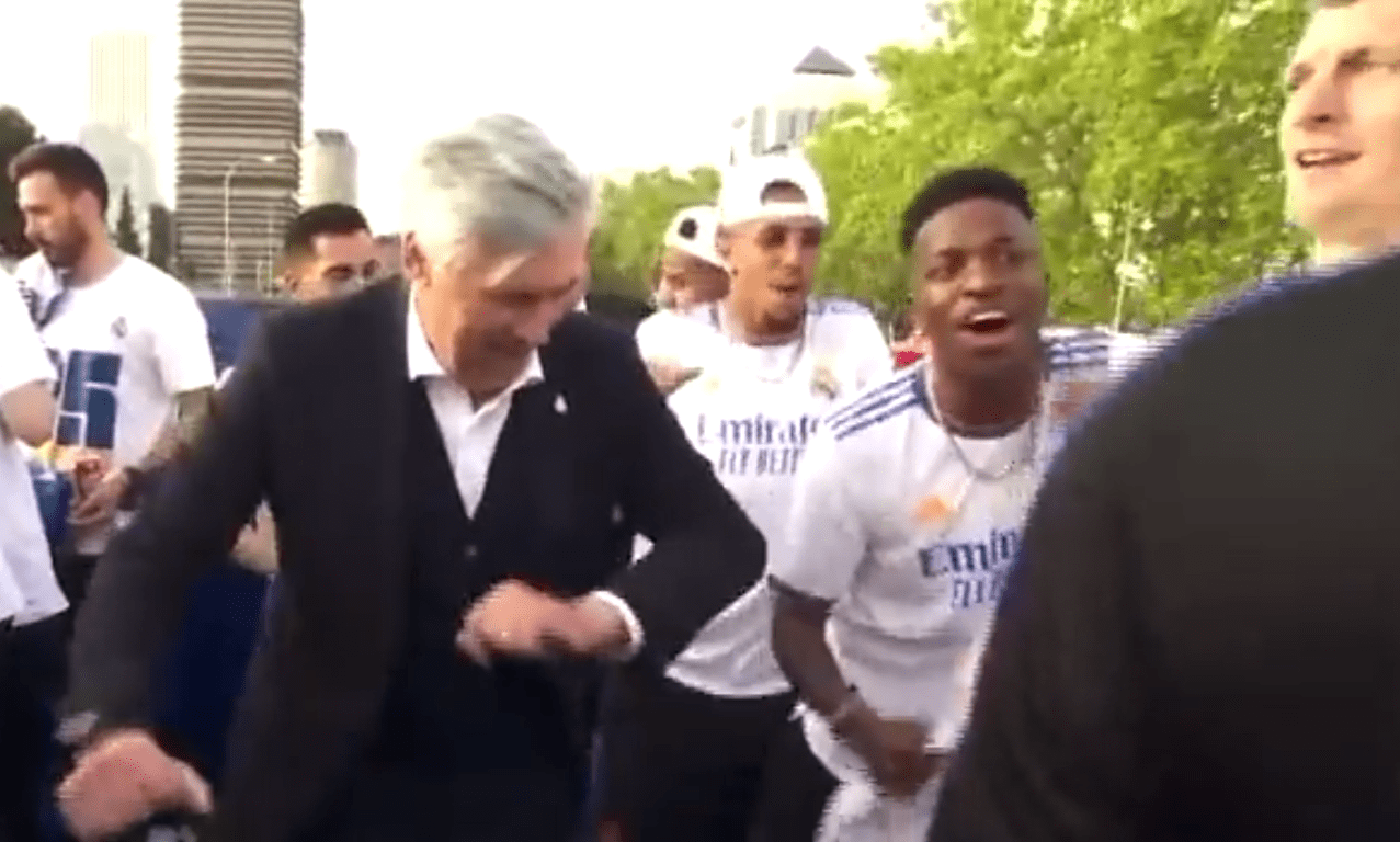 El técnico consiguió su primera liga de España y lo celebró a lo grande. Foto Prensa Libre (Captura de pantalla)