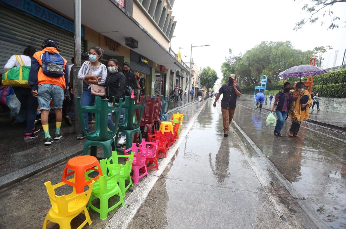 Este 8 de abril se reporta lluvia en la capital y otros departamentos, debido al acercamiento de un frente frío. (Foto Prensa Libre: Juan Diego González)