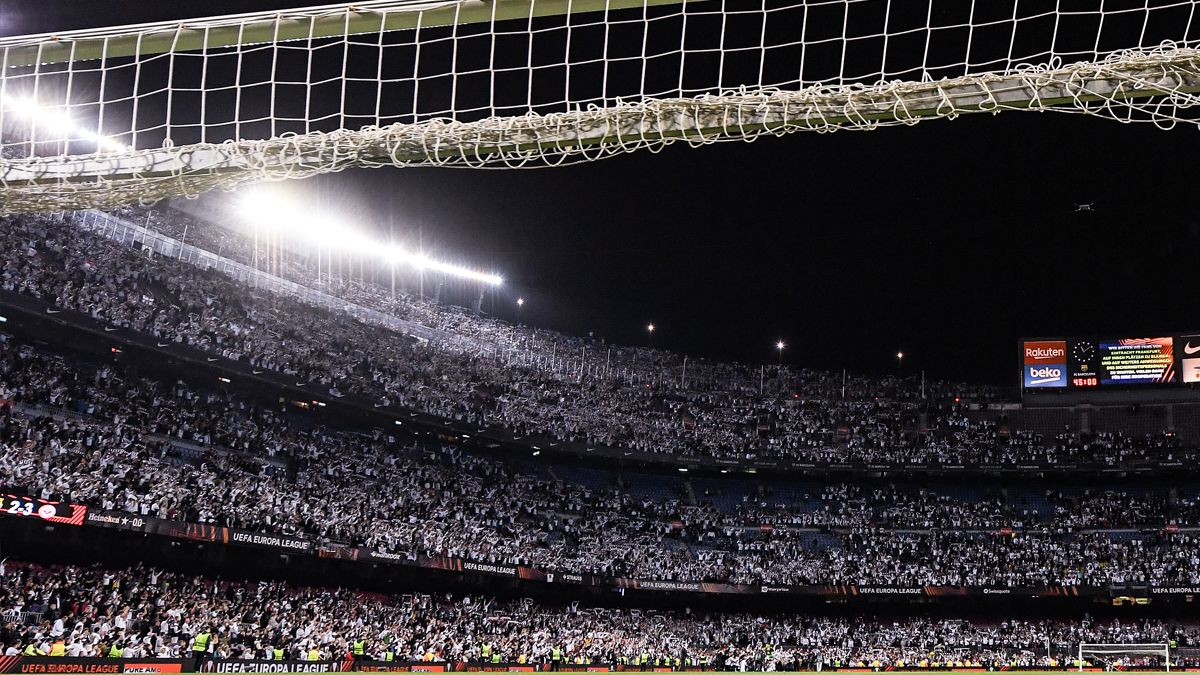 Barcelona: inician investigaciones por las entradas vendidas a los aficionados del Eintracht en el Camp Nou