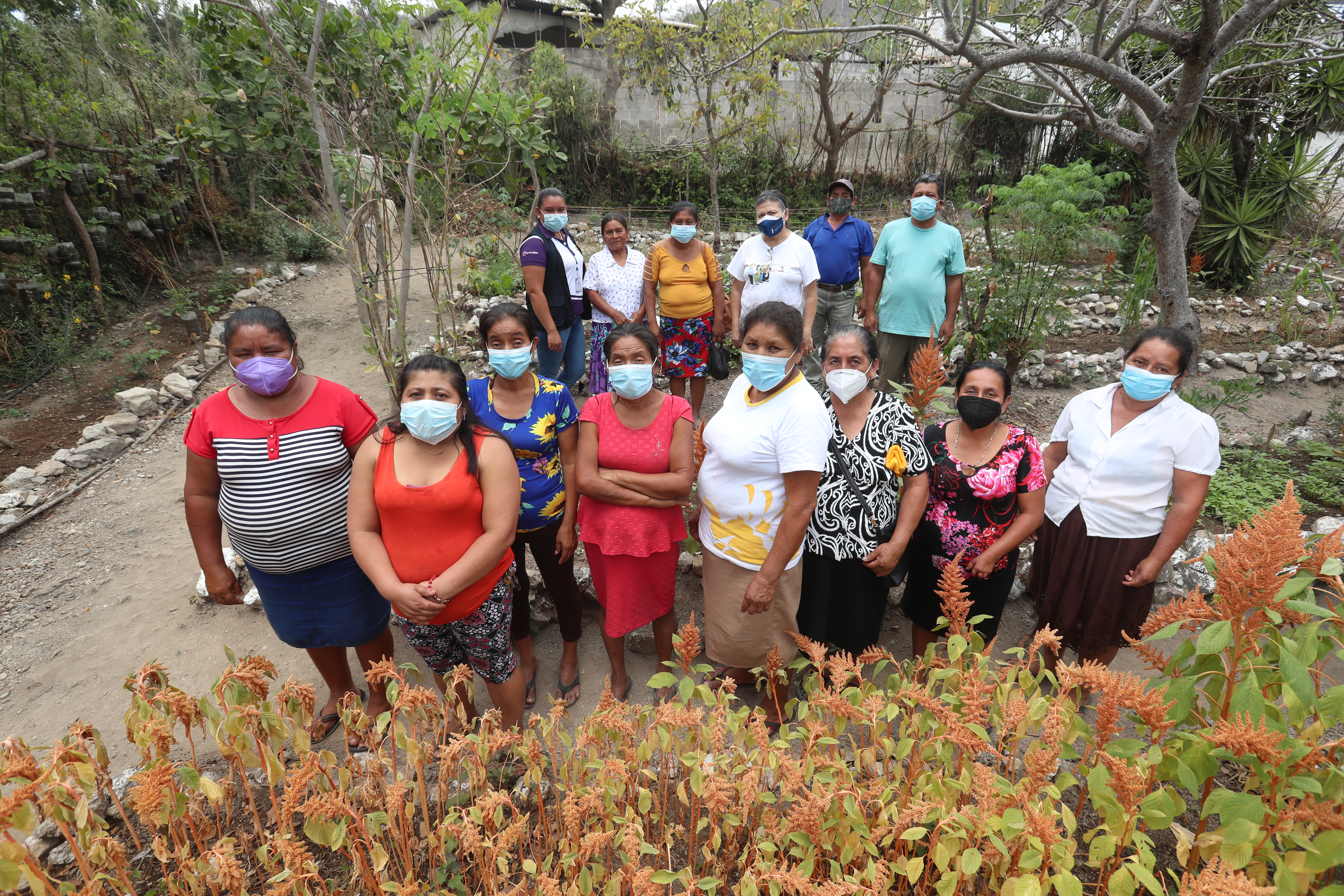 La Asociación de Mujeres Progresistas tiene más de 200 integrantes. Juntas crearon proyectos autosostenibles que permiten a la comunidad sobrevivir en medio de las crisis. (Foto Prensa Libre: Juan Diego González)