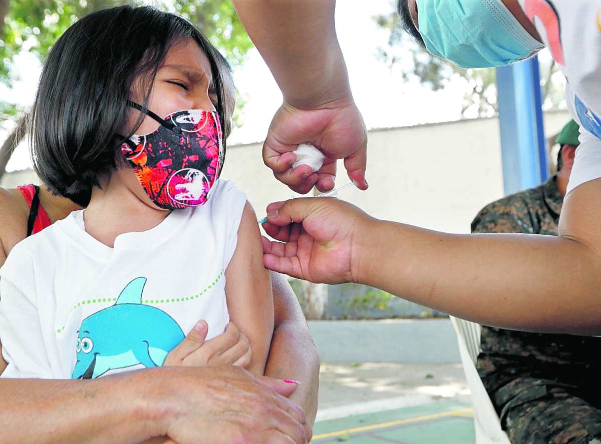 Moderna recomienda 28 días para colocar la segunda dosis contra el covid en niños; Guatemala estableció 56 días y aún no tiene vacunas