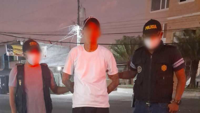 Escobar Molina fue detenido a las 17:30 horas en la vía pública aldea Cola de Pava, Asunción Mita, Jutiapa. Fue remitido a Migración. (Foto Prensa Libre: PNC)