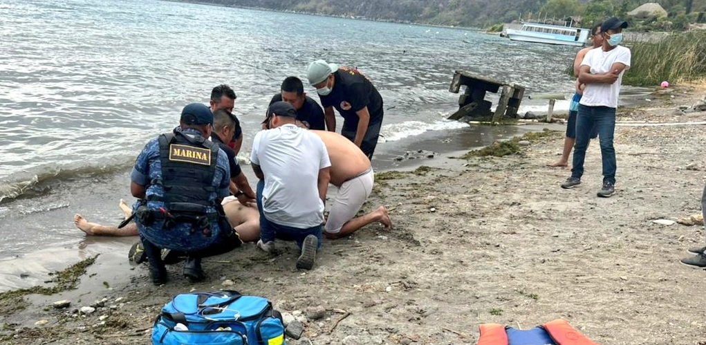 Hombre ahogado en Lago de Atitlán