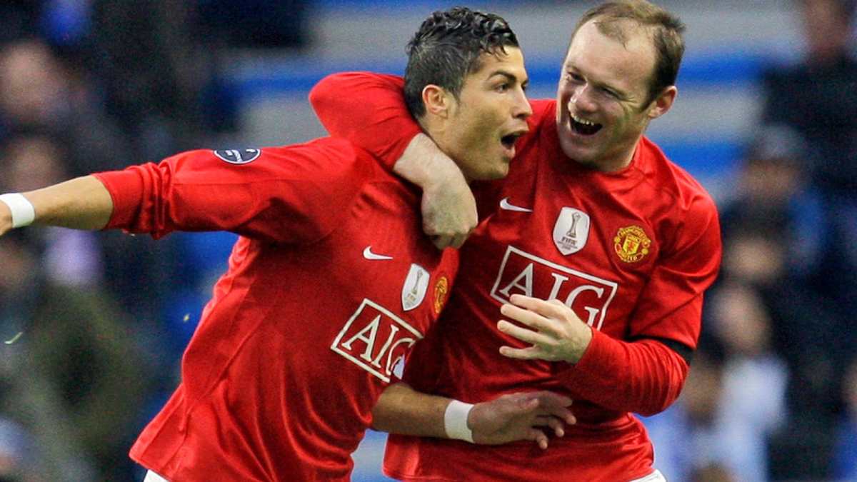 Cristiano Ronaldo le llama celoso en redes sociales a Wayne Rooney, quien ha dicho públicamente que el portugués debe de salir del Manchester United
