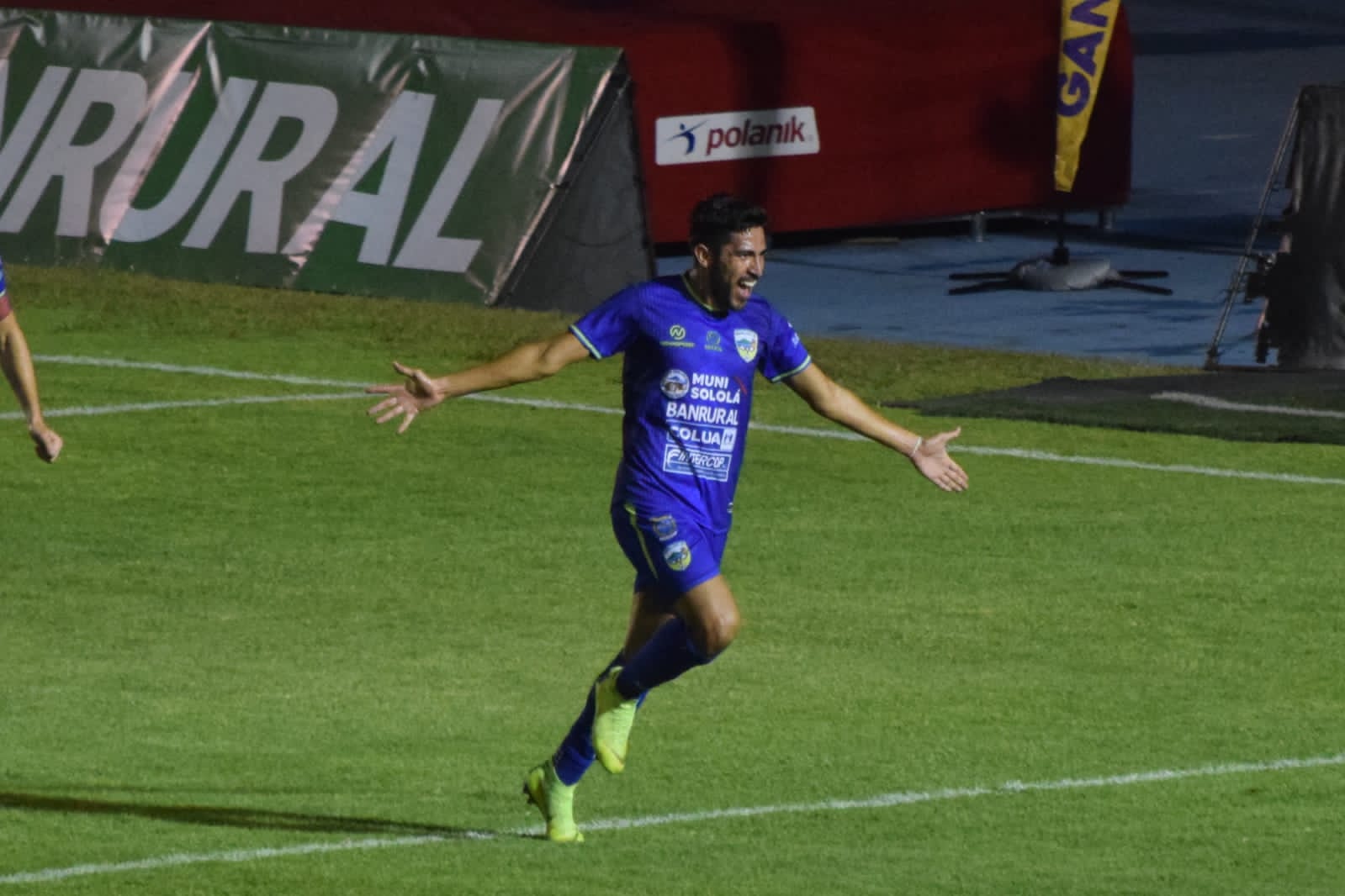 Christian Solares marcó el gol del empate en el Doroteo Guamuch Flores. (Foto Prensa Libre: Cortesía)