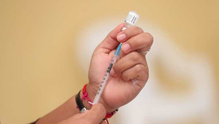 Vacunas contra el coronavirus que se aplican en Guatemala. (Foto Prensa Libre: Érick Ávila)