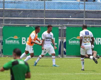 Comunicaciones golea a Santa Lucía en el juego de ida de los cuartos de final del Torneo Clausura