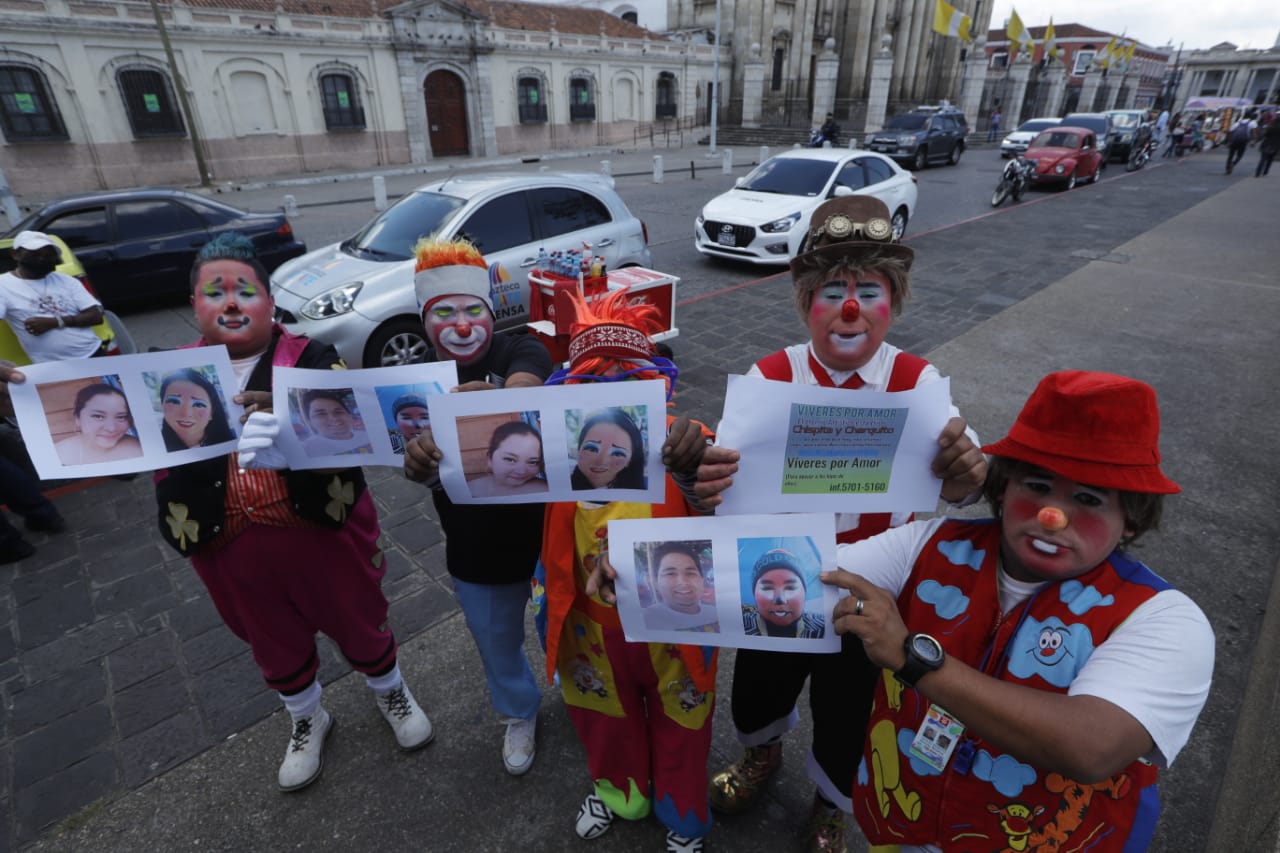 Asociaciones y sindicatos de payaso exigen una investigación por la desaparición de sus colegas “Charquito” y “Chispita”. (Foto Prensa Libre: Esbin García)