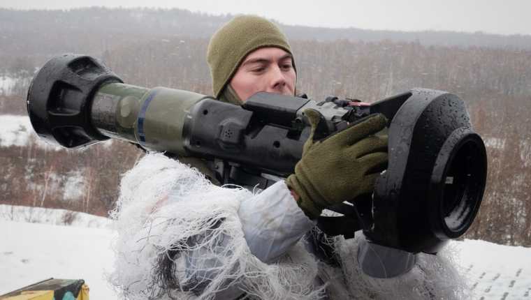Los países de la OTAN han facilitado a Ucrania armamento sofisticado como este sistema antitanque.