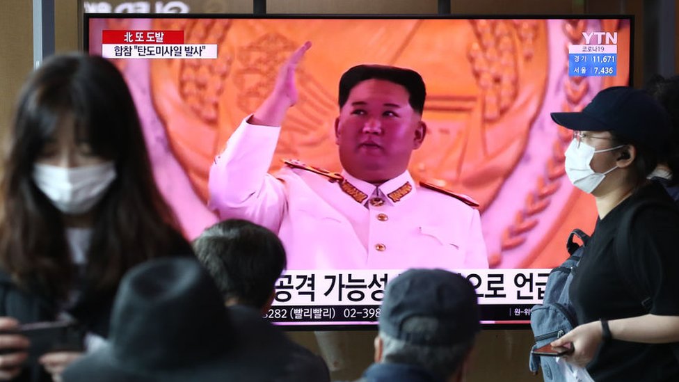 Corea del Norte moviliza al ejército para enfrentar la ola de casos de coronavirus, “la mayor convulsión desde la fundación del país”