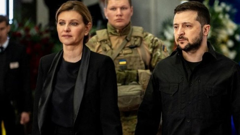 Olena Zelenska contó que apenas ha visto a su esposo, Volodymyr Zelensky, en estos casi 3 meses de guerra. (REUTERS)